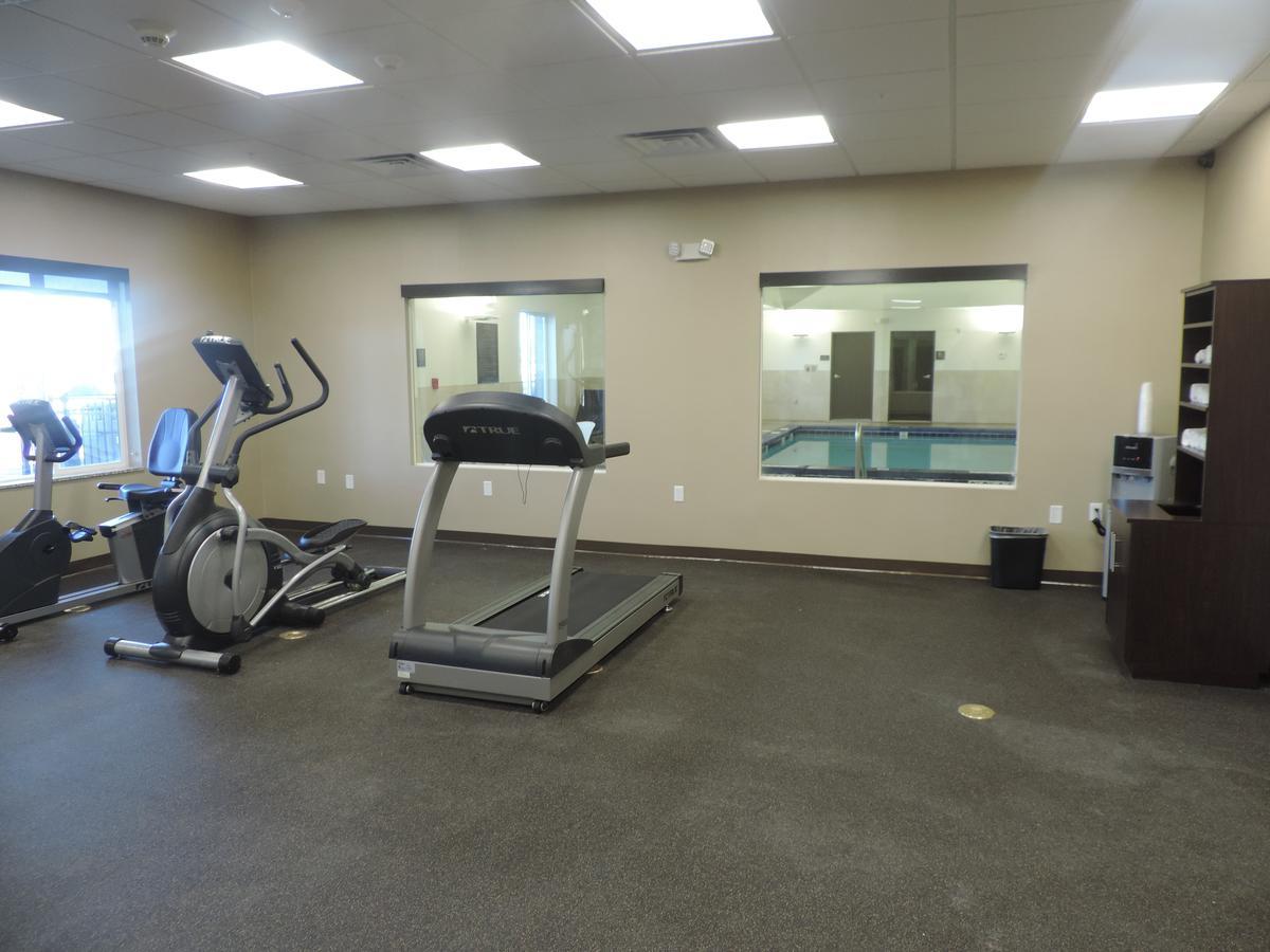Wheatland Heartland Inn And Suites מראה חיצוני תמונה