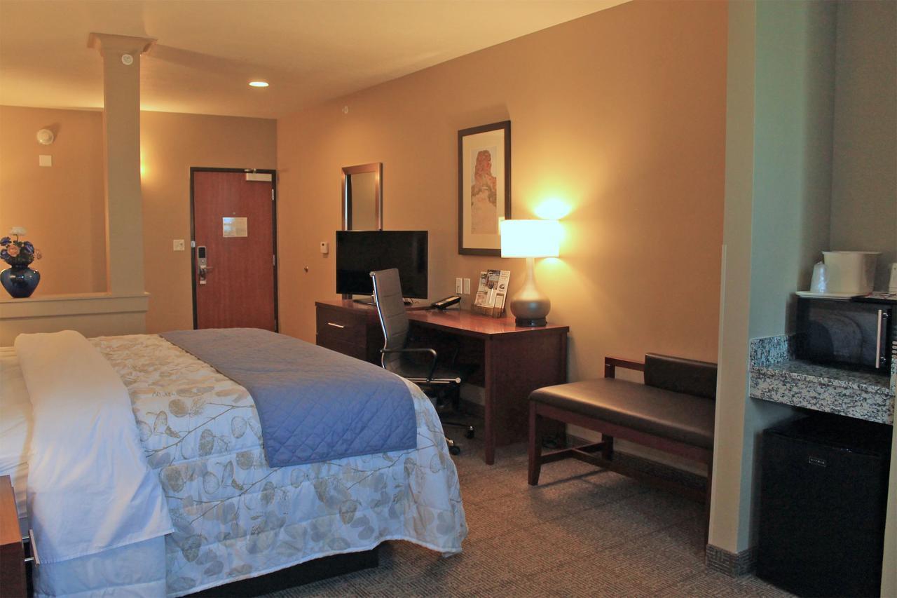 Wheatland Heartland Inn And Suites מראה חיצוני תמונה