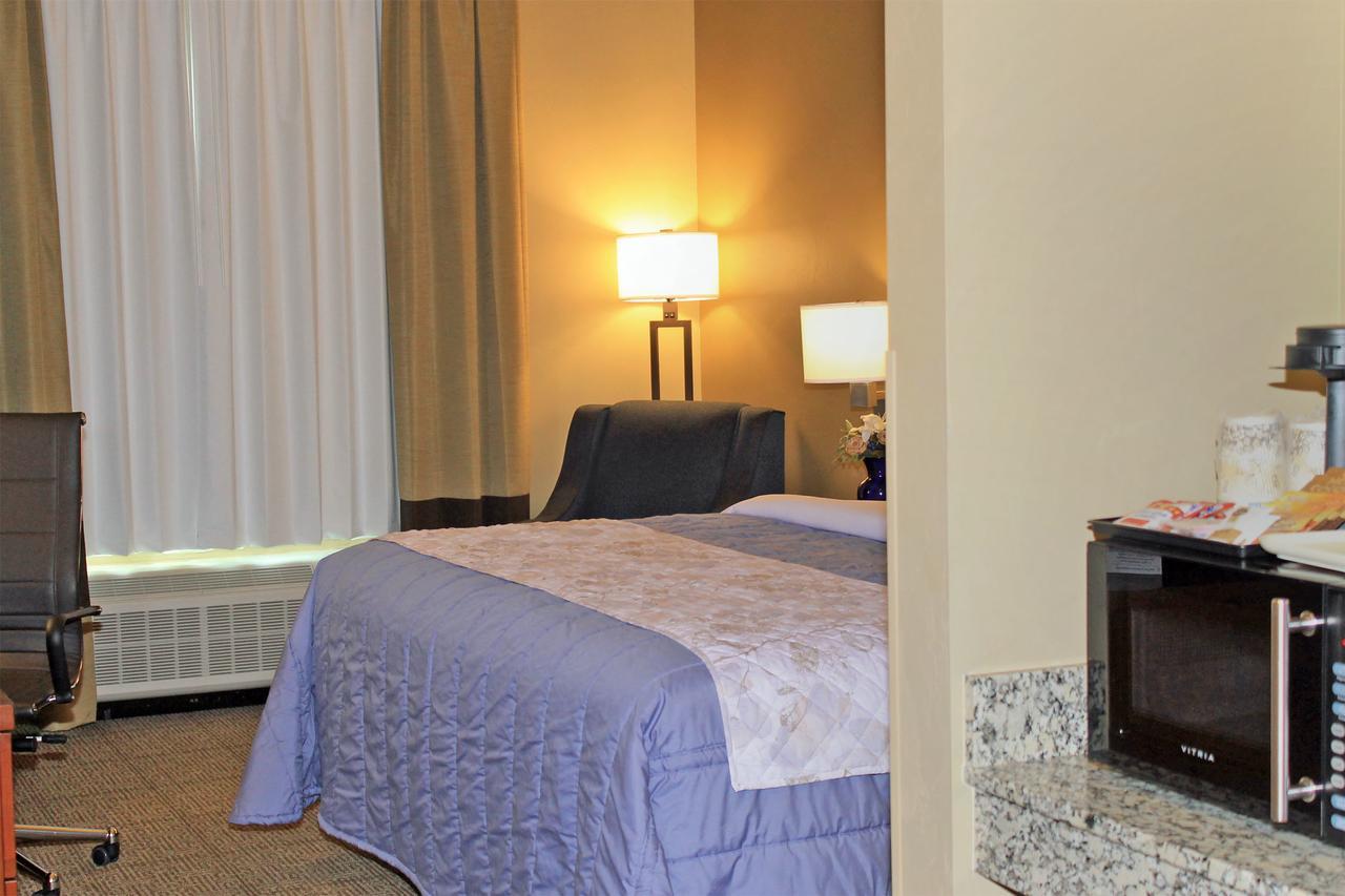 Wheatland Heartland Inn And Suites מראה חיצוני תמונה