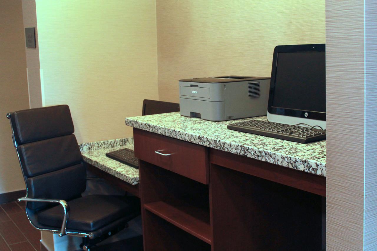 Wheatland Heartland Inn And Suites מראה חיצוני תמונה