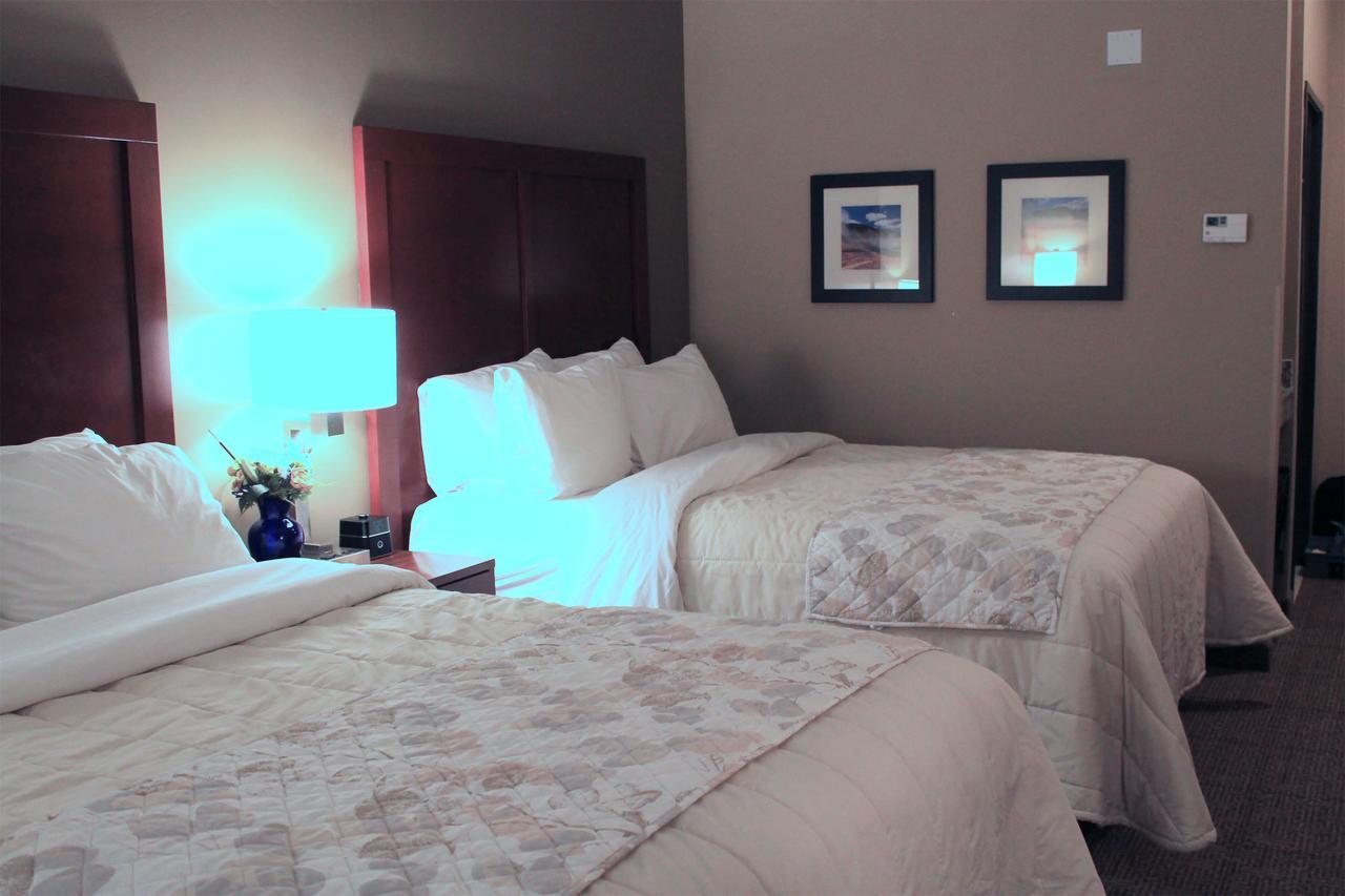 Wheatland Heartland Inn And Suites מראה חיצוני תמונה