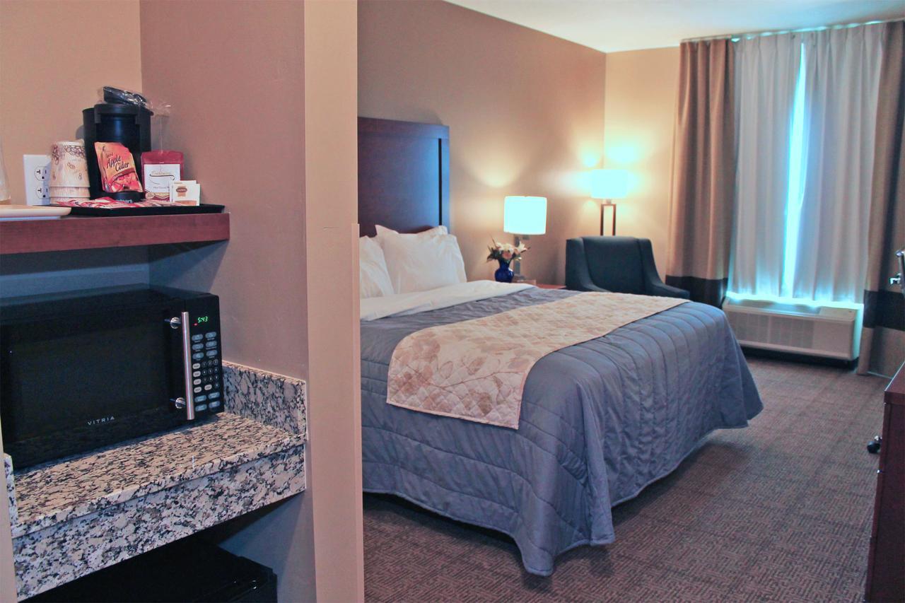 Wheatland Heartland Inn And Suites מראה חיצוני תמונה