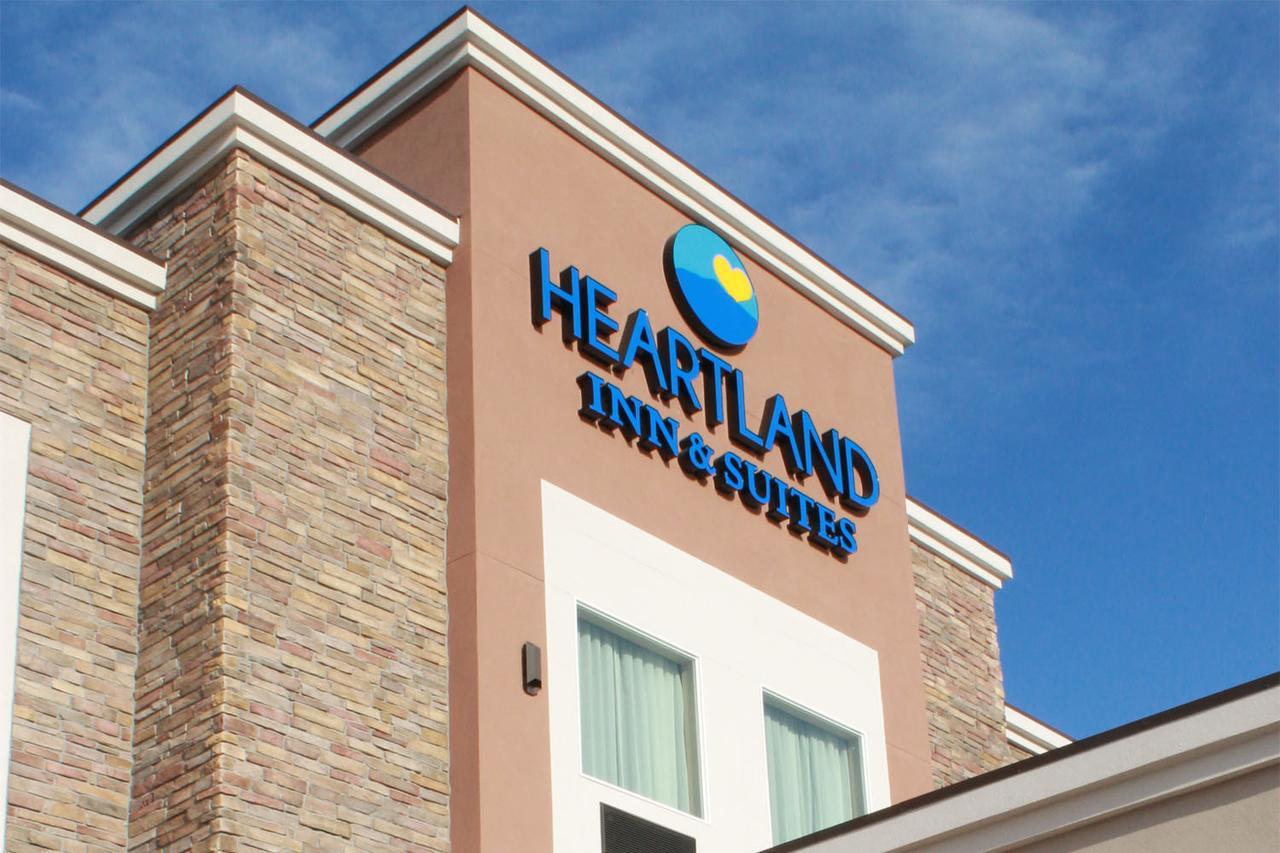 Wheatland Heartland Inn And Suites מראה חיצוני תמונה