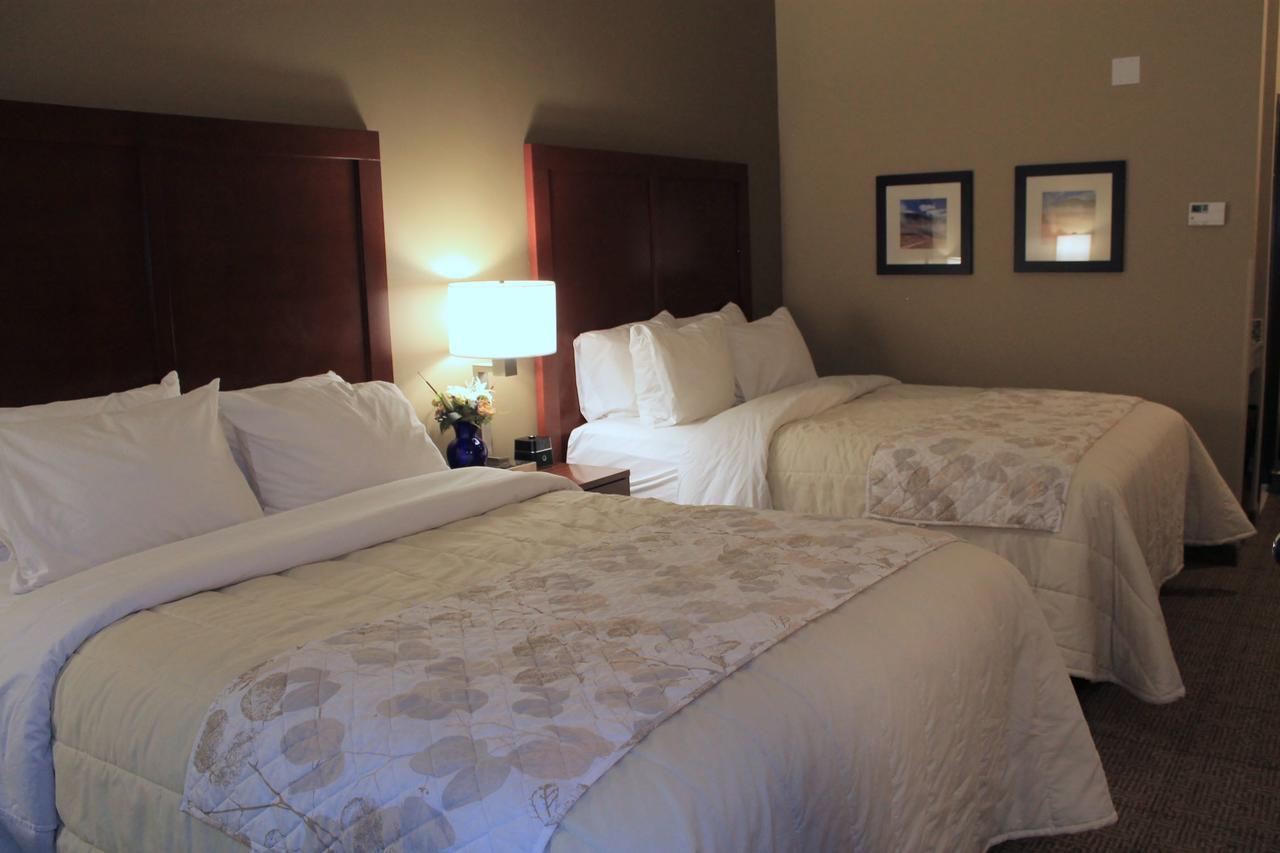 Wheatland Heartland Inn And Suites מראה חיצוני תמונה