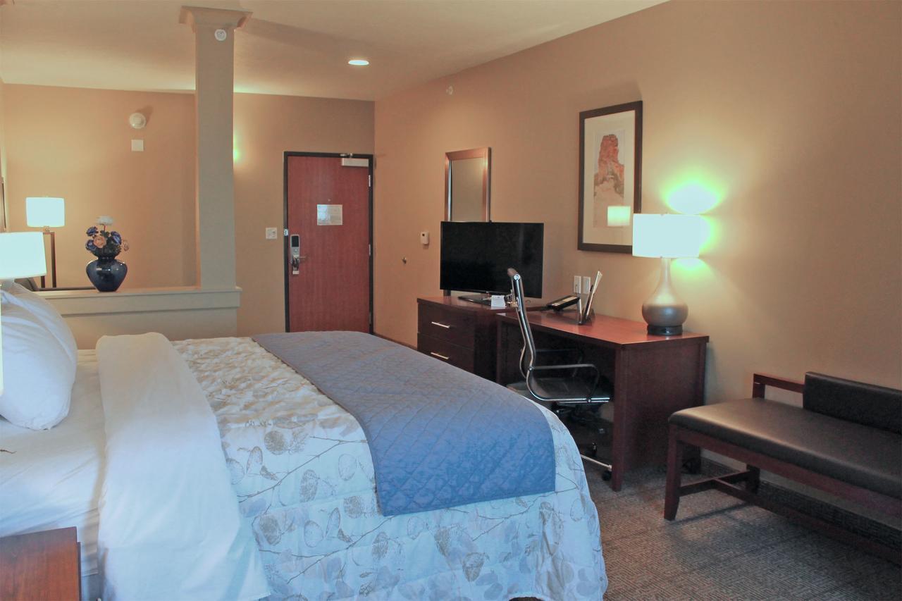 Wheatland Heartland Inn And Suites מראה חיצוני תמונה