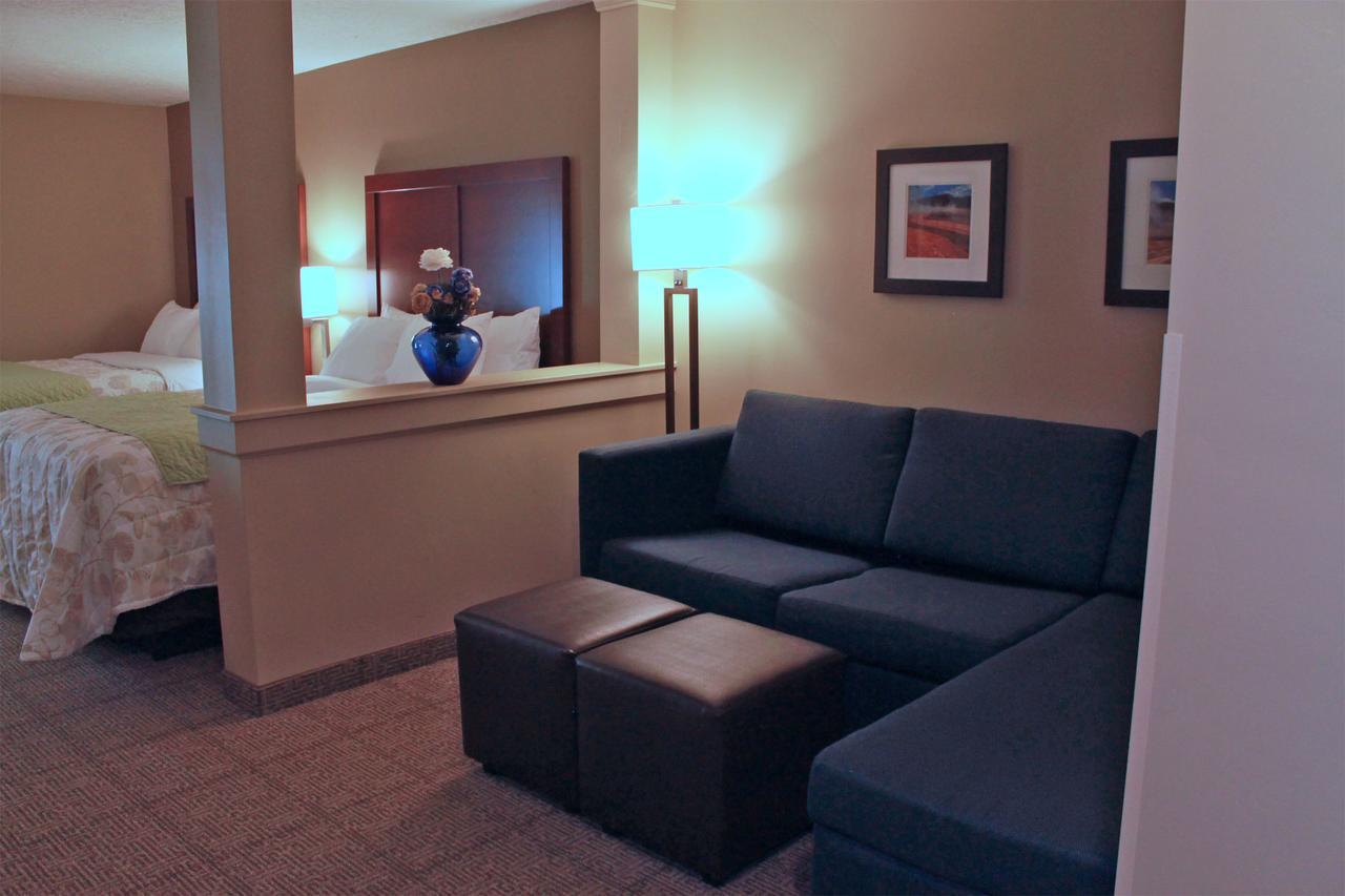 Wheatland Heartland Inn And Suites מראה חיצוני תמונה