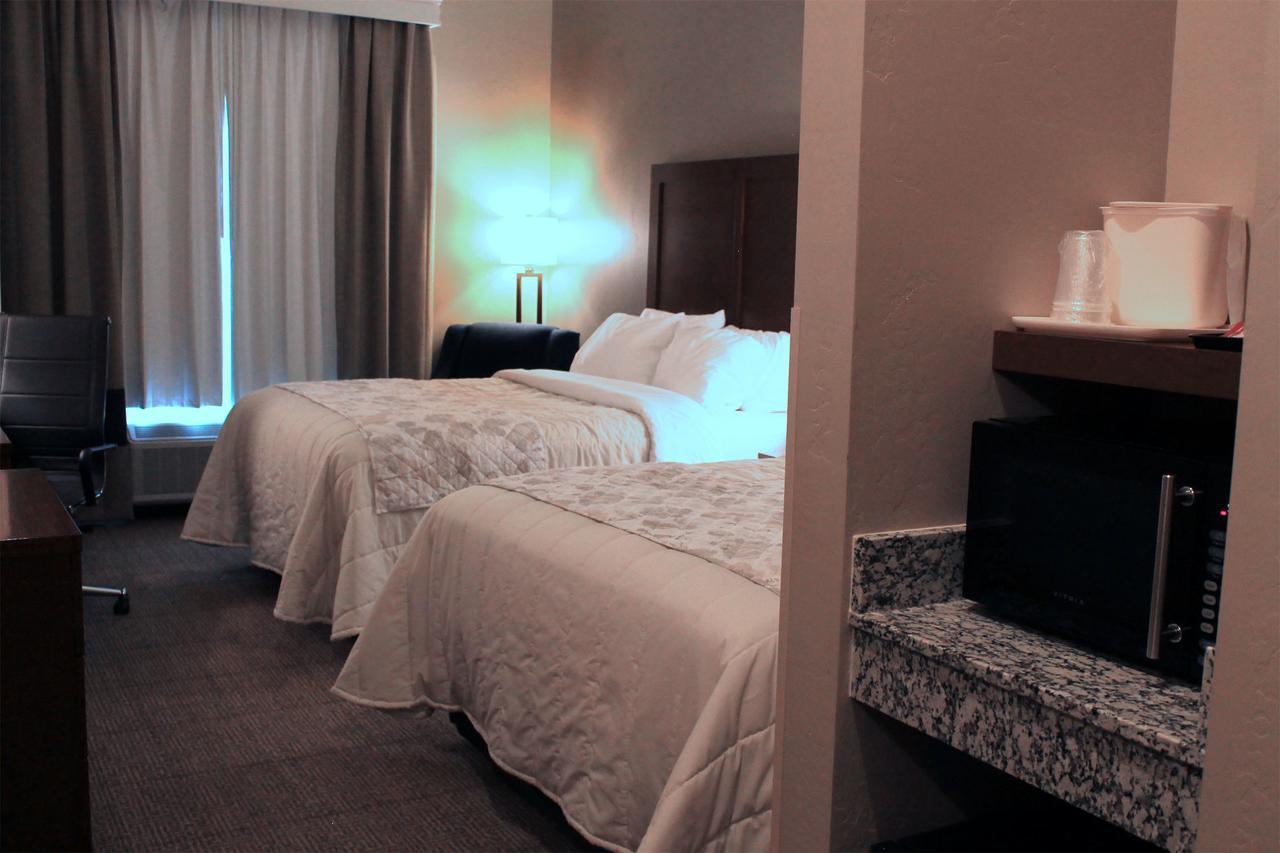 Wheatland Heartland Inn And Suites מראה חיצוני תמונה