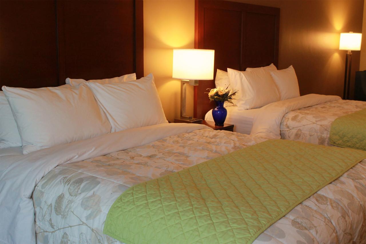 Wheatland Heartland Inn And Suites מראה חיצוני תמונה