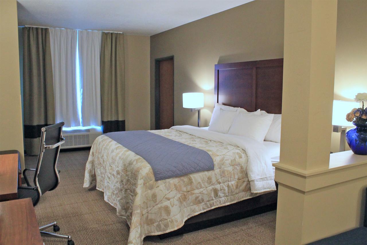 Wheatland Heartland Inn And Suites מראה חיצוני תמונה
