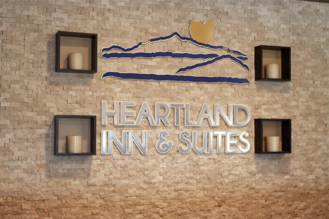 Wheatland Heartland Inn And Suites מראה חיצוני תמונה