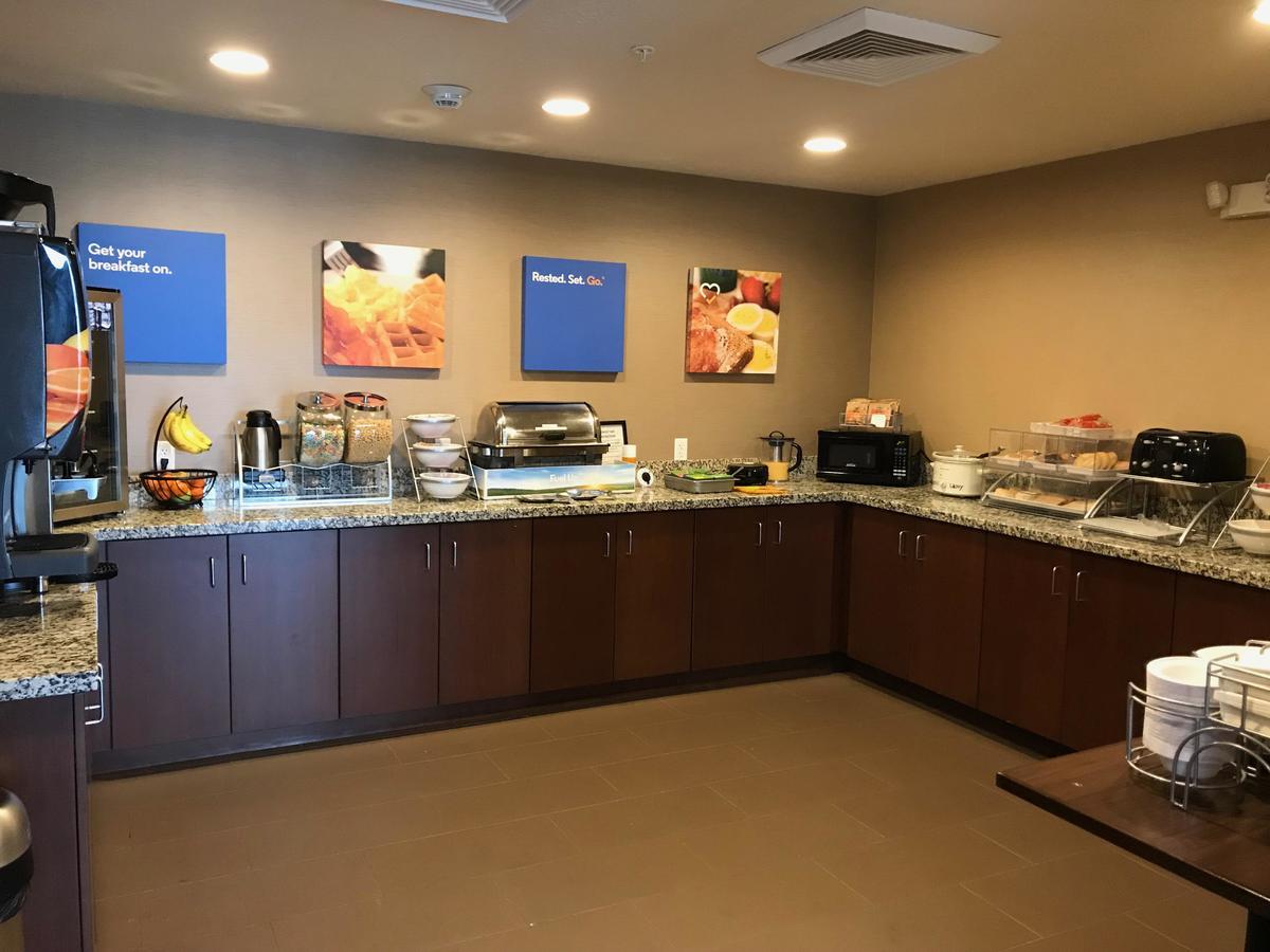 Wheatland Heartland Inn And Suites מראה חיצוני תמונה