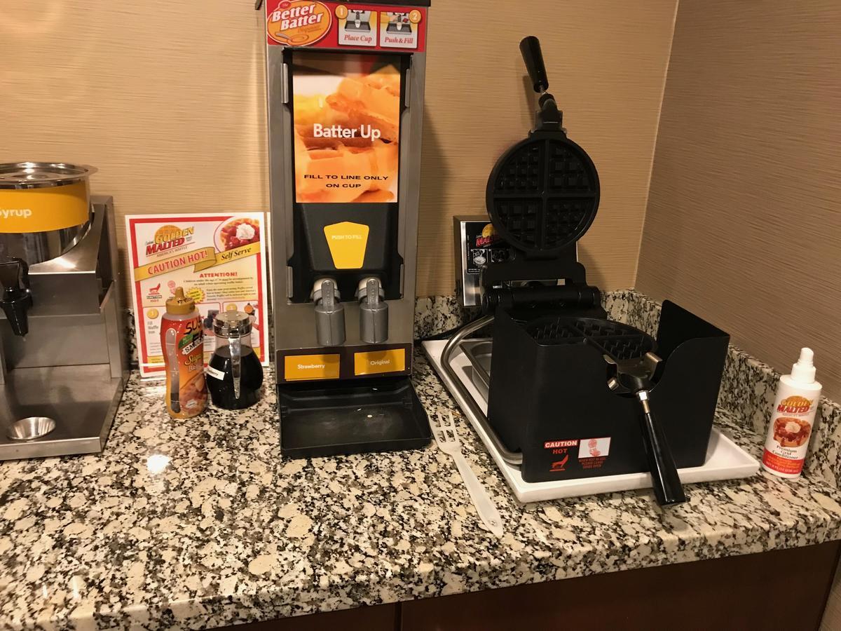 Wheatland Heartland Inn And Suites מראה חיצוני תמונה