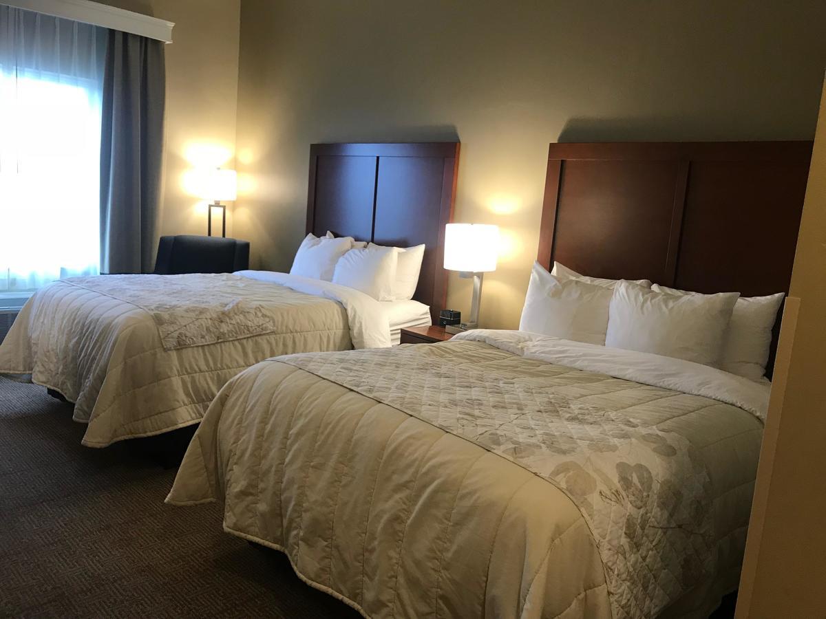 Wheatland Heartland Inn And Suites מראה חיצוני תמונה