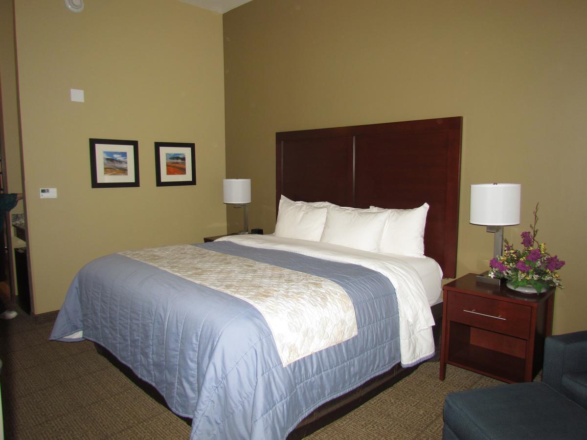 Wheatland Heartland Inn And Suites מראה חיצוני תמונה