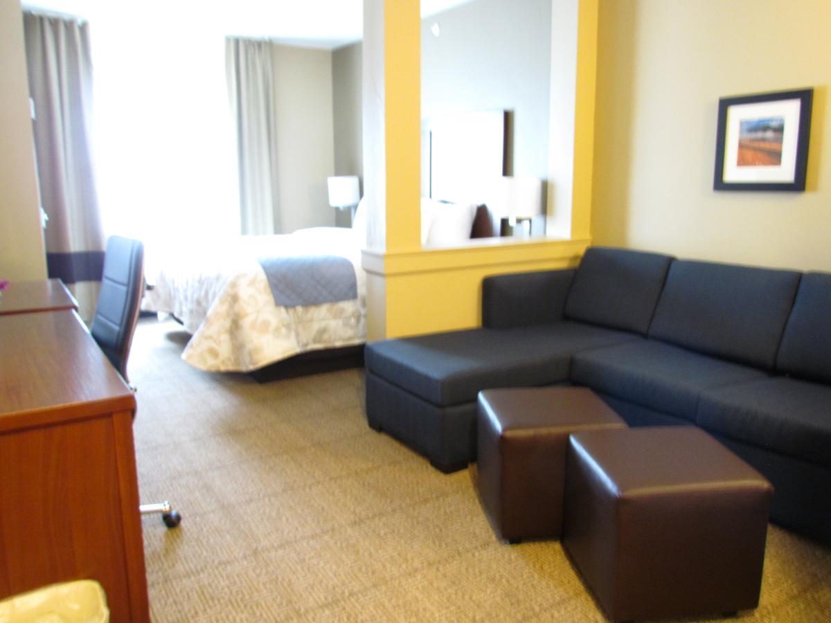 Wheatland Heartland Inn And Suites מראה חיצוני תמונה
