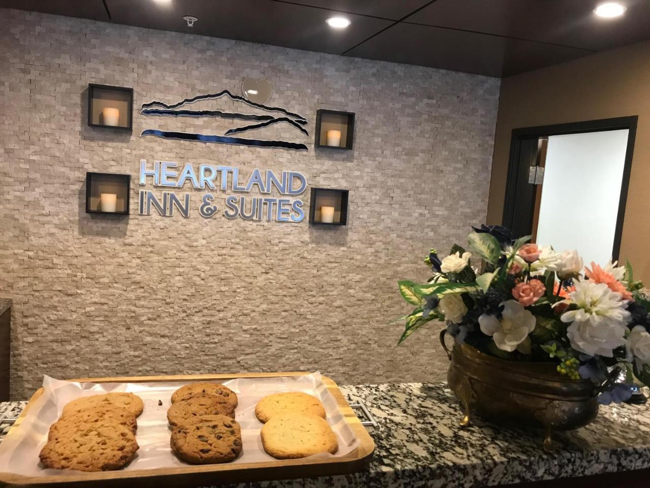 Wheatland Heartland Inn And Suites מראה חיצוני תמונה