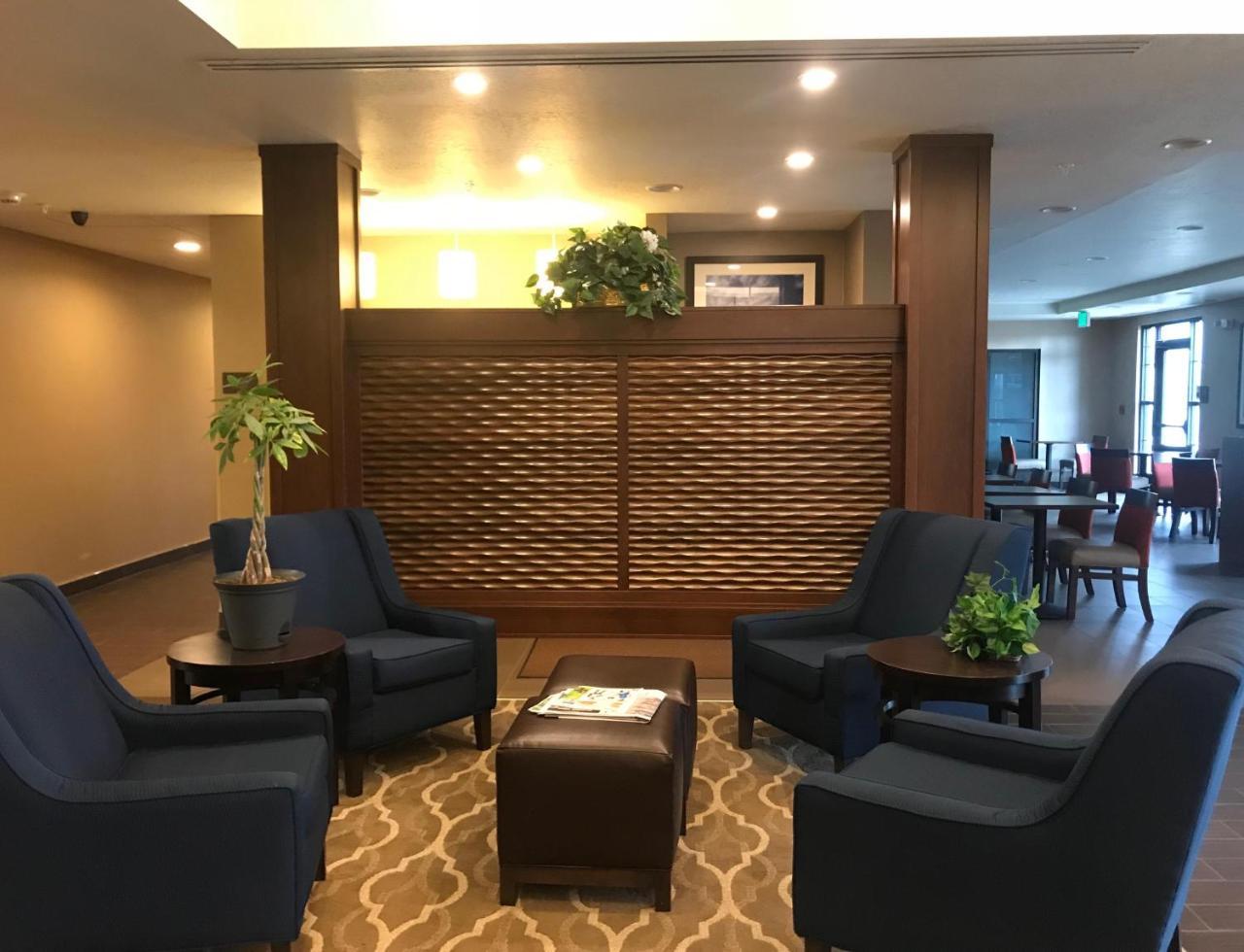 Wheatland Heartland Inn And Suites מראה חיצוני תמונה