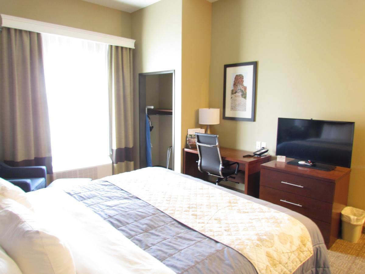 Wheatland Heartland Inn And Suites מראה חיצוני תמונה
