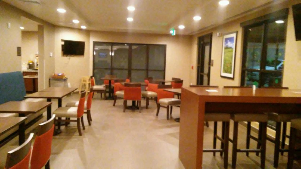 Wheatland Heartland Inn And Suites מראה חיצוני תמונה
